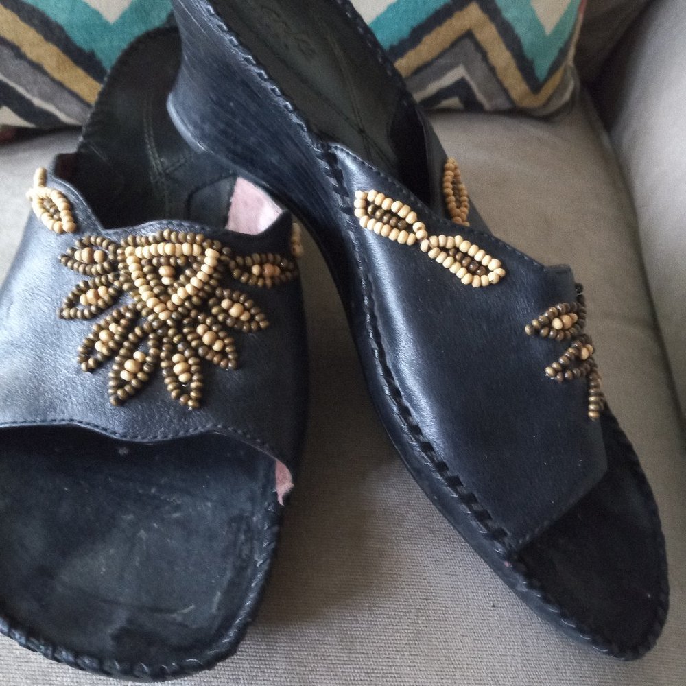 Clarks size 10 Black/beaded